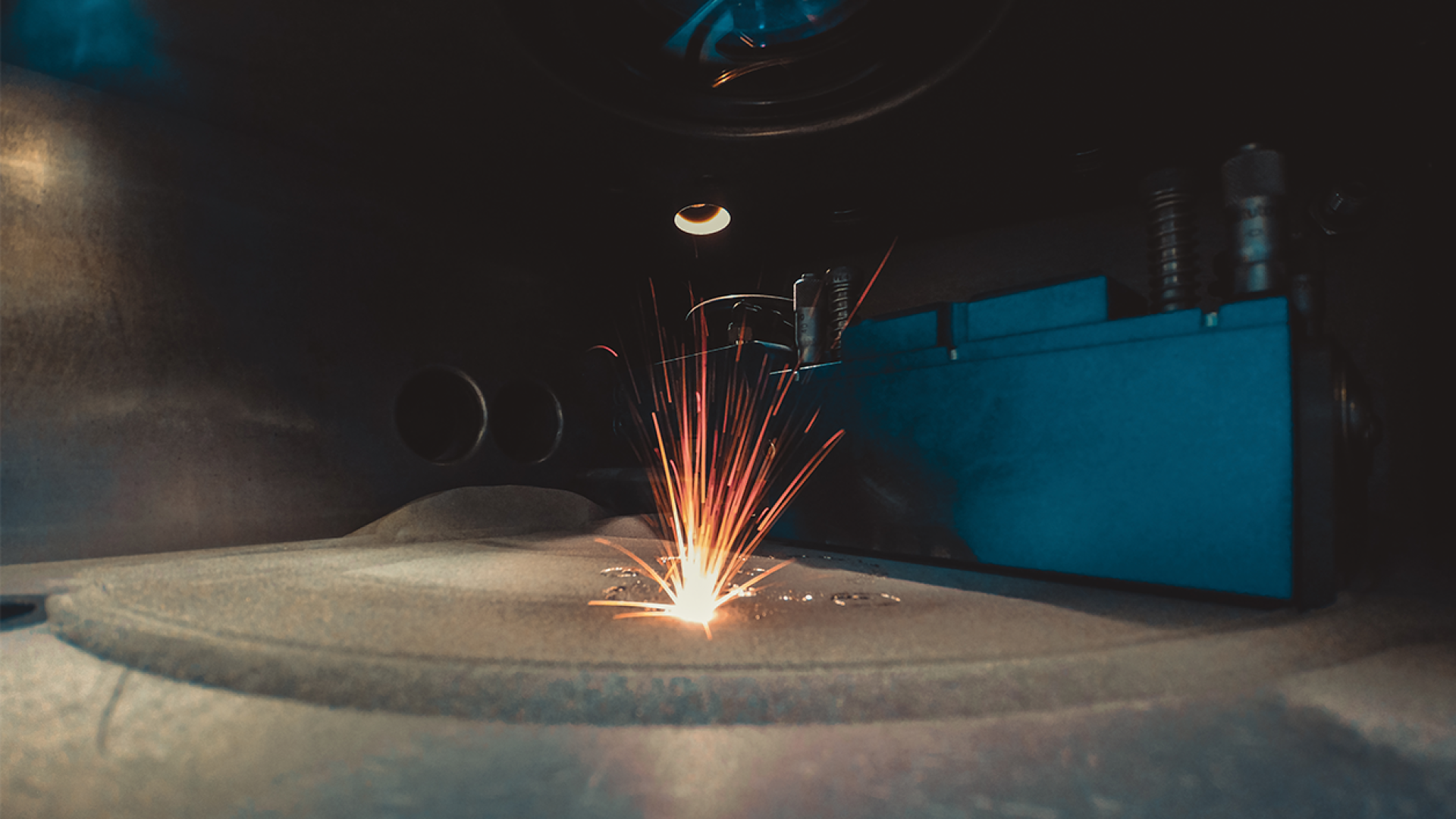 금속 적층 제조에서 산소 모니터링과 함께 금속 분말을 용융하는 레이저